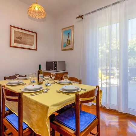 펜션 House Sepic By El-pi Tours Kornić